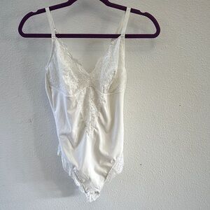 Chic White Lace Chemise